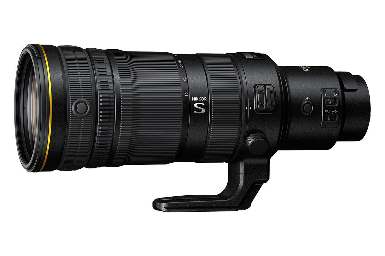 NIKKOR Z 120–300mm f/2.8 TC VR S со штативной опорой. Официальное фото Nikon.