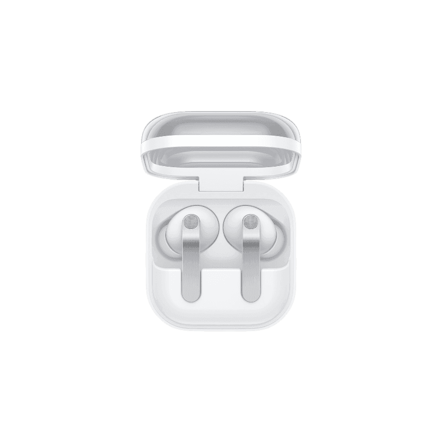 Белые Samsung Galaxy Buds4 Pro в открытом зарядном футляре